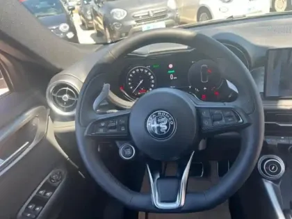 Photo 9 Alfa Romeo Tonale  1.5 Hybrid 130ch Veloce TCT