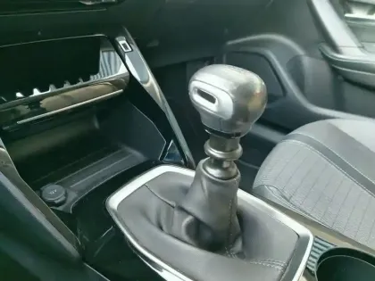 Photo 13 Peugeot 2008  PureTech 100 S&S BVM6