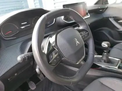 Photo 8 Peugeot 2008  PureTech 100 S&S BVM6