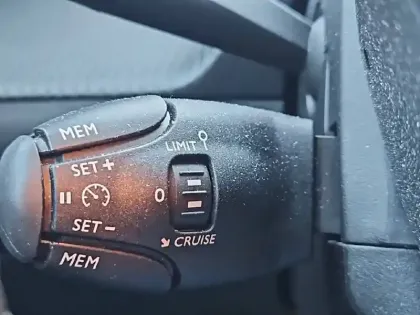 Photo 20 Peugeot 2008  PureTech 100 S&S BVM6