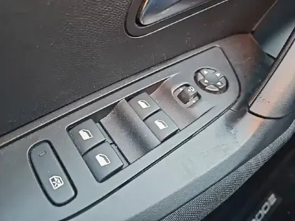 Photo 14 Peugeot 2008  PureTech 100 S&S BVM6