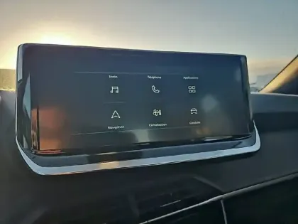 Photo 19 Peugeot 2008  PureTech 100 S&S BVM6