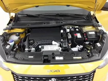 Photo 44 Peugeot 208  PureTech 100 S&S BVM6