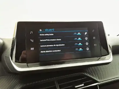 Photo 39 Peugeot 208  PureTech 100 S&S BVM6