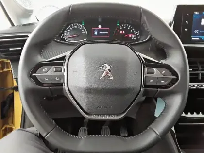 Photo 28 Peugeot 208  PureTech 100 S&S BVM6