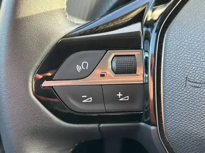 Photo 17 Peugeot 208  PureTech 100 S&S BVM6