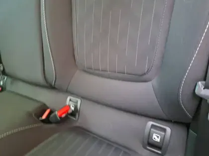 Photo 19 Renault Megane Mégane IV Berline TCe 140 FAP