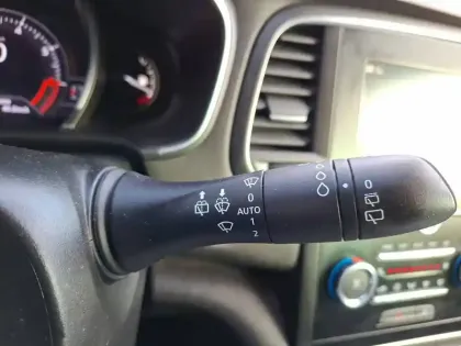 Photo 35 Renault Megane Mégane IV Berline TCe 140 FAP