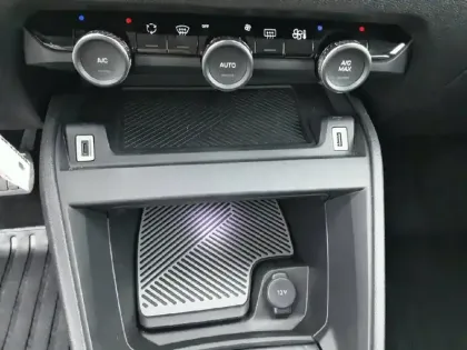 Photo 21 Citroën C4  Hybride 136 e-DCS6