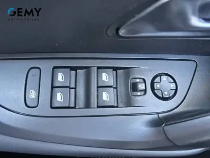 Photo 33 Peugeot 2008  BlueHDi 130 S&S EAT8