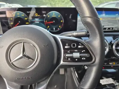 Photo 14 Mercedes Classe A  180 d 8G-DCT