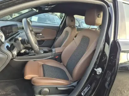 Photo 10 Mercedes Classe A  180 d 8G-DCT