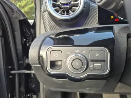 Photo 15 Mercedes Classe A  180 d 8G-DCT