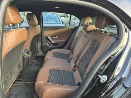 Photo 8 Mercedes Classe A  180 d 8G-DCT