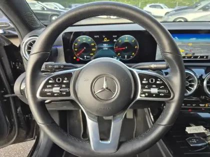 Photo 12 Mercedes Classe A  180 d 8G-DCT