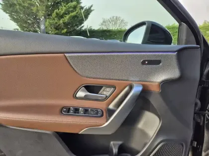 Photo 11 Mercedes Classe A  180 d 8G-DCT