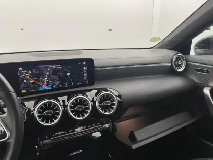 Photo 25 Mercedes CLA  Coupé 200 d 8G-DCT