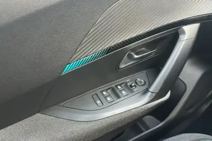 Photo 20 Peugeot 2008  PureTech 100 S&S BVM6