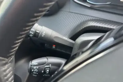 Photo 21 Peugeot 2008  PureTech 100 S&S BVM6