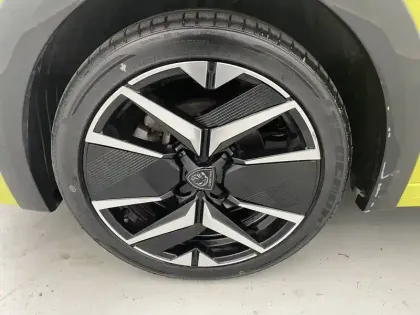 Photo 16 Peugeot 208  PureTech 100 S&S BVM6