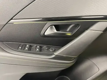 Photo 27 Peugeot 208  PureTech 100 S&S BVM6