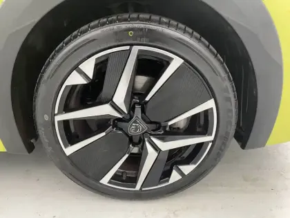 Photo 17 Peugeot 208  PureTech 100 S&S BVM6