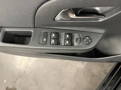 Photo 27 Opel Corsa  Electrique 136 ch & Batterie 50 kWh