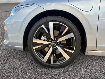 Photo 6 Volkswagen Golf  1.5 eHybrid 204 DSG6