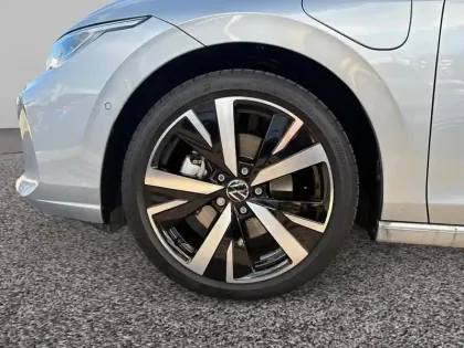 Photo 27 Volkswagen Golf  1.5 eHybrid 204 DSG6