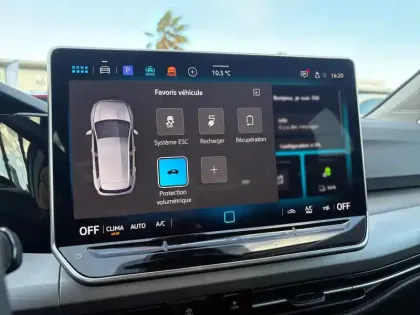 Photo 38 Volkswagen Golf  1.5 eHybrid 204 DSG6