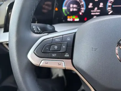 Photo 39 Volkswagen Golf  1.5 eHybrid 204 DSG6