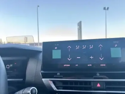 Photo 19 Citroën C4 e- 136 ch Automatique