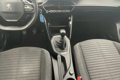 Photo 9 Peugeot 2008  PureTech 130 S&S BVM6