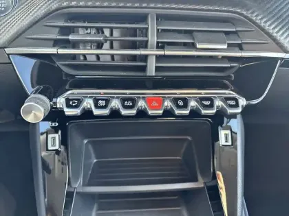 Photo 17 Peugeot 2008  Electrique 136 ch