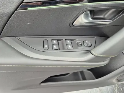 Photo 44 Peugeot 2008  PureTech 130 S&S EAT8