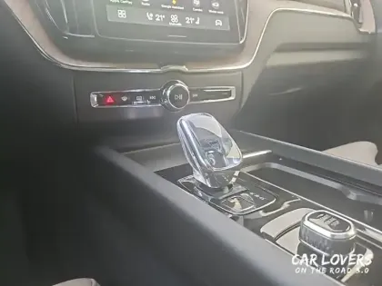 Photo 12 Volvo Xc60  T6 AWD Hybride rechargeable 253 ch+145 ch Geartronic 8