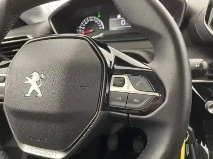 Photo 29 Peugeot 208  PureTech 100 S&S BVM6