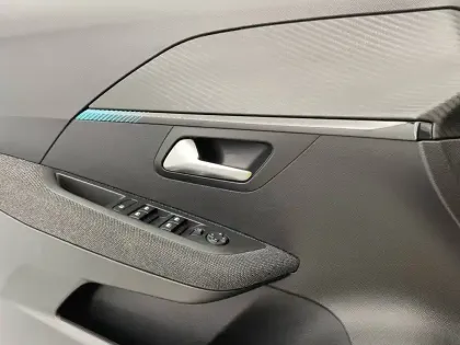 Photo 28 Peugeot 208  PureTech 100 S&S BVM6