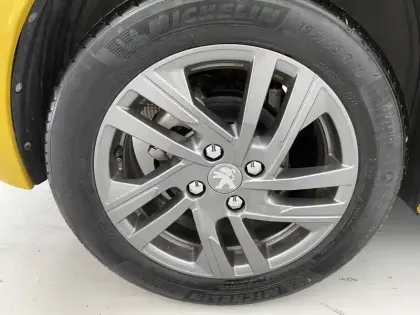 Photo 16 Peugeot 208  PureTech 100 S&S BVM6