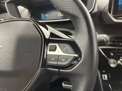 Photo 29 Peugeot 2008  Electrique 136 ch