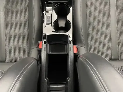 Photo 26 Peugeot 2008  Electrique 136 ch