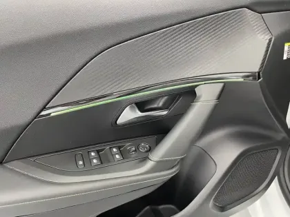 Photo 28 Peugeot 2008  Electrique 136 ch