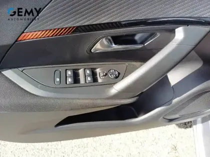 Photo 11 Peugeot 2008  PureTech 130 S&S EAT8