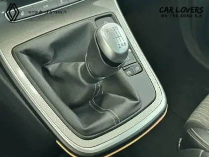 Photo 14 Renault Scenic Grand  TCe 140 FAP - 21