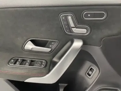 Photo 27 Mercedes Classe A  250 e 8G-DCT