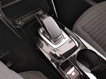 Photo 33 Peugeot 208  Electrique 50 kWh 136ch