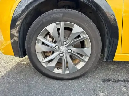 Photo 12 Peugeot 208  Electrique 50 kWh 136ch