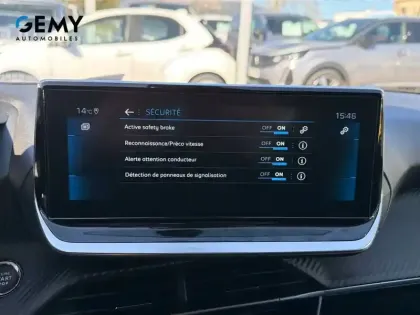 Photo 98 Peugeot 208  PureTech 100 S&S BVM6
