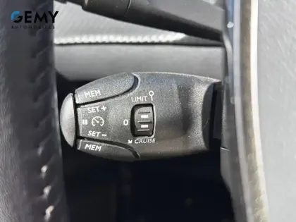 Photo 95 Peugeot 208  PureTech 100 S&S BVM6