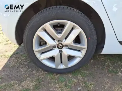 Photo 12 Renault Clio  Blue dCi 100 ch GSR2